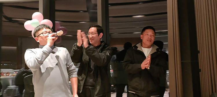 2025，蛇舞新春，”新征程、新景象“。