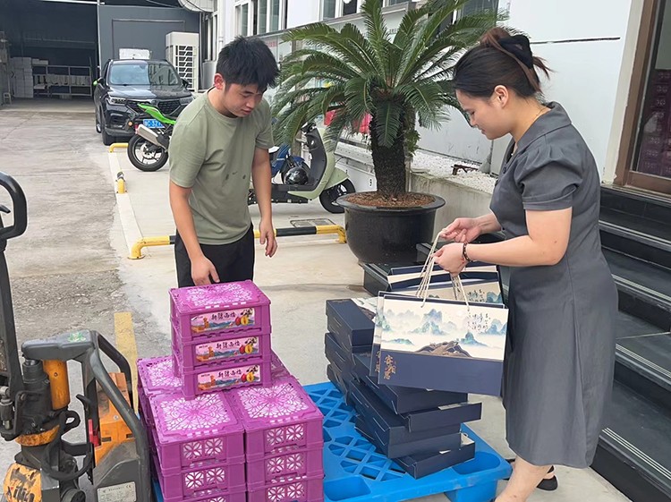 8月24日 基金會(huì)慰問(wèn)活動(dòng)